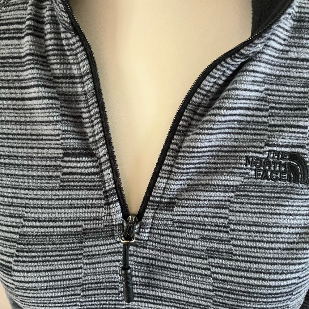 The North Face Women’s blue with gray Pull Over, Quarter Zip, Small - Picture 3 of 6